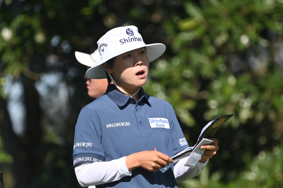 Somi Lee Shoots Incredible Round to Take the Lead in Thailand